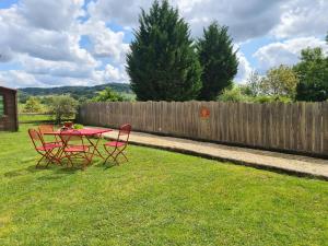 Maisons de vacances Gite ORCHIDEE au domaine les tournesols : photos des chambres