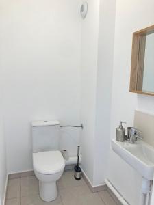 Rooftop terrasse vue phare et mer