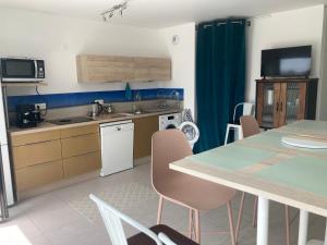 Rooftop terrasse vue phare et mer