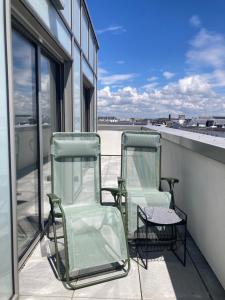 Rooftop terrasse vue phare et mer