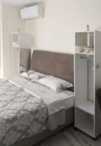 Emanuela Mystique - Kará Ormán