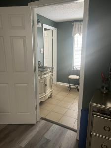 Jolly Accommodations & Suite-Sleeps 10