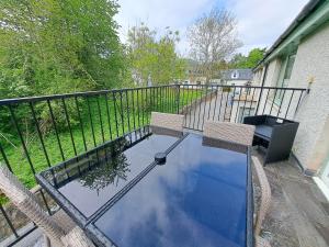 Loch Ness Balcony Apartment