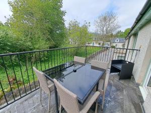 Loch Ness Balcony Apartment