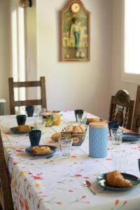 Lancienne gare dIssigeac,piscine,grand terrain,4 personnes