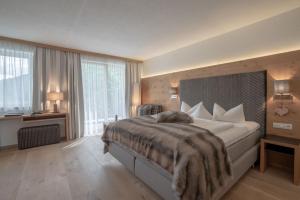 Superior Double Room with Balcony room in Post Hotel Paznaun