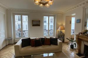 Cozy Haussmanian flat in the heart of Paris