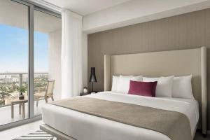 Hyde Beach by Zelloo