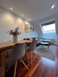 Aura Oviedo,Atico con garaje,604C - Manjoya