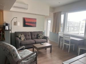 Deluxe One-Bedroom Apartment with Harbour View room in Trade Winds on the Bay