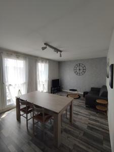 LENS, Bel appartement lumineux spacieux en centre ville 3 chambres