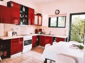 Sapphire View - ONLY 4 meters away from the sea