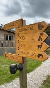 Fox Lodge at Owlet Hideaway - with Hot Tub, Near York