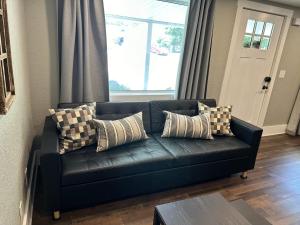 Newly Remodeled 2 BR Private Home w King Bed