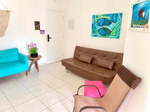 Apto Ubatuba próximo praias, piscina, AC, Wi-Fi.