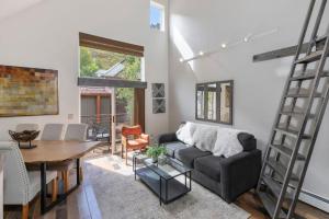 Luxury Condo - Open for Bluegrass