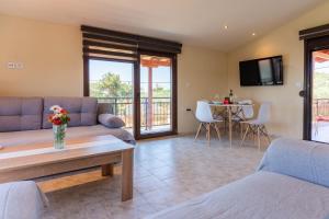 Papis free parking Villa