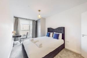Modernistic 2 Bed - 2 Bath Flat near Central London
