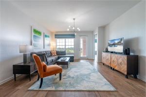 Your Vista Cay Lakeview Allure condo