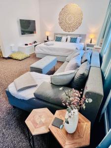 BL - The Townhouse, 24hr Self Check-in, Free Private Parking, Garden, Adjacent to beautiful City Park, City Centre 5 min walk