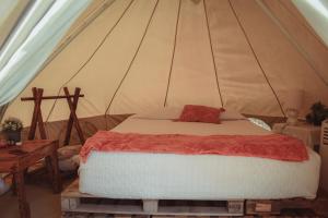 RUSTICO LOUNGE-Tipi With AC in front of the beach