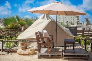 RUSTICO LOUNGE-Tipi With AC in front of the beach