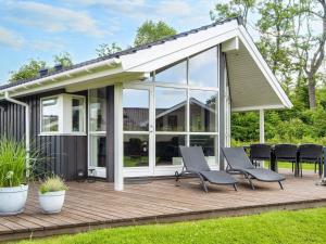 6 person holiday home in Juelsminde-By Traum