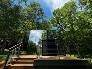 Couples Mirror Cabin- Reflections at Valley Bear Farms Resort - 3hvězdičkové hotely ve městě Balsam Grove