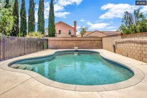 Spacious 4BR Escape, Pool, Fireplace, Privacy, & ensuite bathrooms - Lancaster