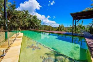Private Access Retreat 1 Queen Bedroom w Stunning Pool and Ocean Views