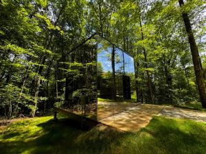 Couples Mirror Cabin -Looking Glass at Valley Bear Farms Resort