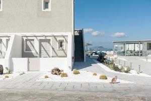 Caldera's Dolphin Suites Santorini Greece