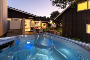 Luxurious Kiwiana Raumati Beachfront Home