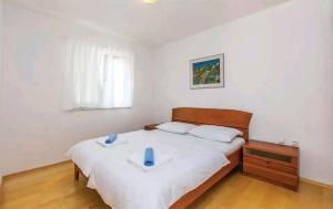 Apartments with a swimming pool Soline, Krk - 23286