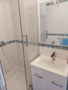 Apartments with a parking space Vodice - 23346 