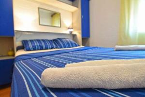 Apartments with parking space Vodice - 23346