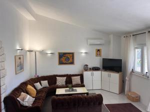 Apartments by the sea Splitska, Brac - 23366