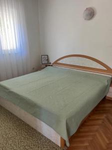 Apartments by the sea Splitska, Brac - 23366