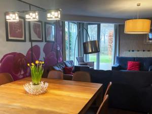 Cozy Holiday Home with Jacuzzi and Sauna in Ovifat