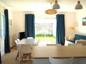 Maisons de vacances Maison Cosy, Renovee, Proche Plage et Centre, Jardin, Animaux Bienvenus - FR-1-652-19 : photos des chambres