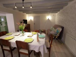 Gîte tout inclus au cœur de Descartes, idéal pour familles, proche sites touristiques, confort assuré - FR-1-381-586