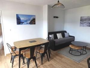 Bel Appartement 4 pièces rénové, 3 chambres, 2 terrasses, parking, cuisine équipée, Les Angles - FR-1-593-112