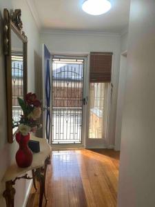 Glenroy Home near airport, city&shop