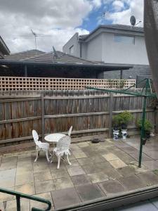 Glenroy Home near airport, city&shop