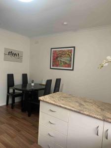 Glenroy Home near airport, city&shop