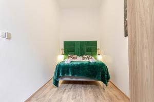 Lovely 1BR & 1LR Ground Floor Gem 15 min to City Center via U3