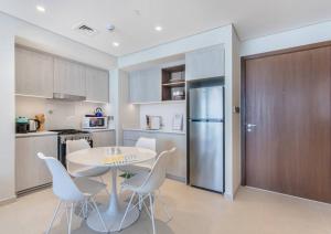 Luxurious 1 Bed in Dubai Creek Harbor, Hosted by Desert City Stays