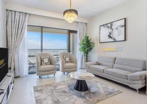 Luxurious 1 Bed in Dubai Creek Harbor, Hosted by Desert City Stays