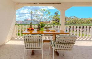 2 Bedroom Amazing Apartment In Vir