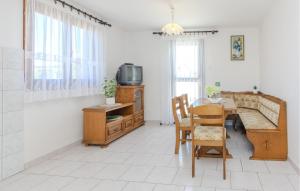 2 Bedroom Amazing Apartment In Vir